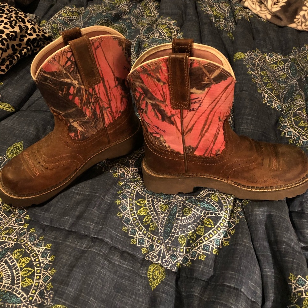 Ariat fat baby boots size 6B